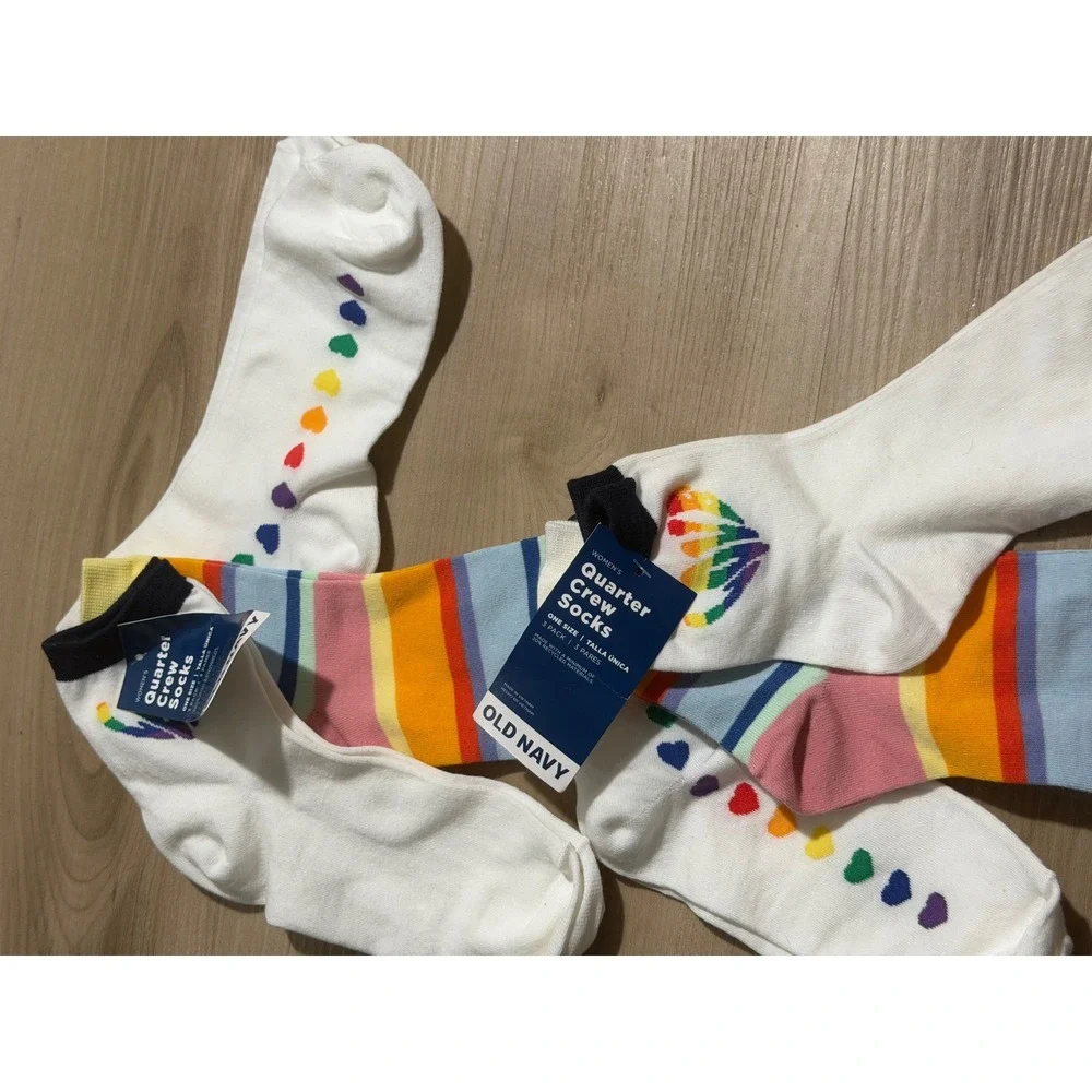 Old Navy Quarter Crew Socks 2 - 3 Packs  White Rainbow Hearts Stripes 3-Pack NEW
